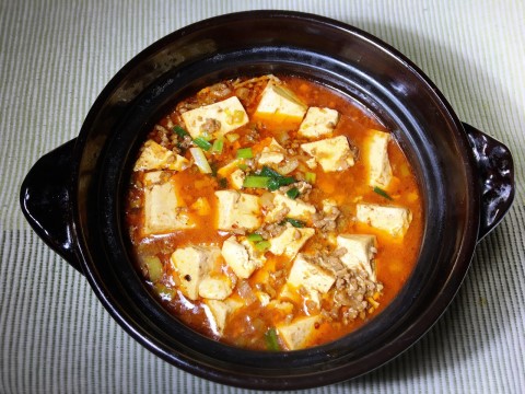 鍋式担々豆腐（ごま風味ピリ辛豆腐鍋）
